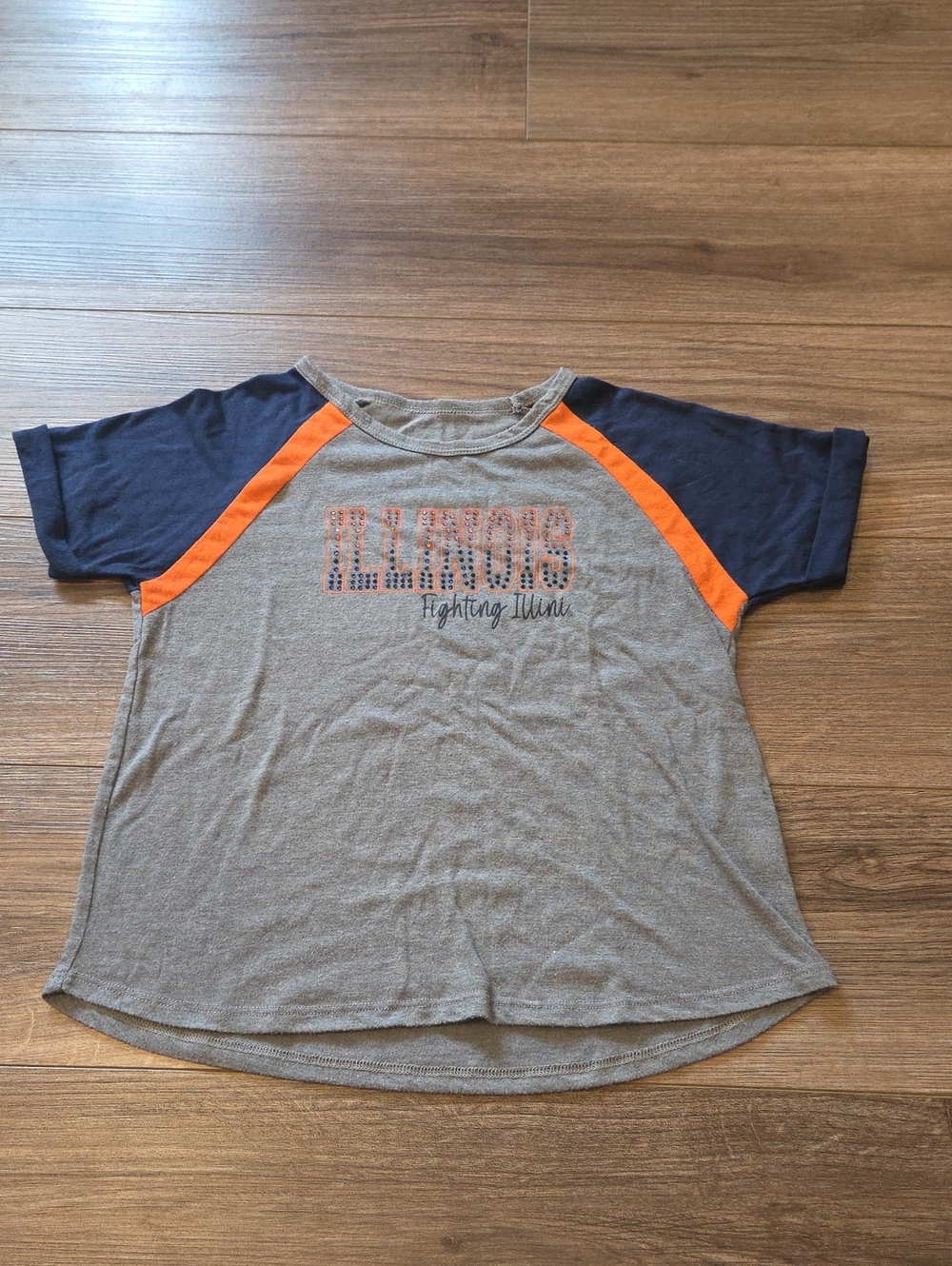 Colosseum Illinois Kids Short Sleeve Raglan Tee in Gray, Navy & Orange
